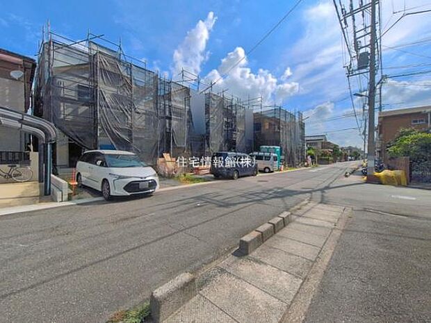 前面道路を含めた現地写真です。