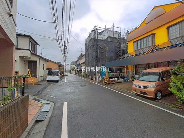 前面道路を含めた現地写真です。