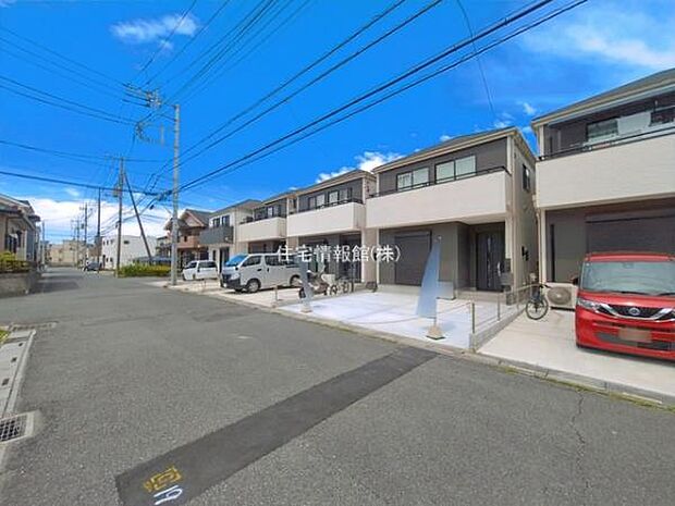 前面道路を含めた現地写真です。