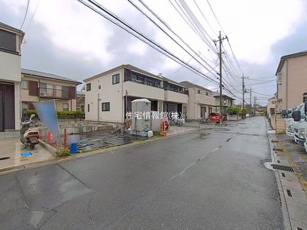 前面道路を含めた現地写真です。