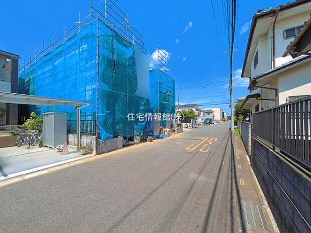 前面道路を含めた現地写真です。