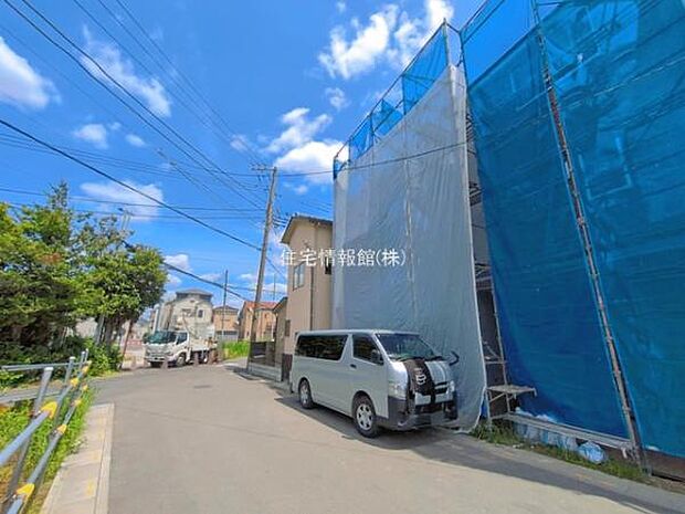 前面道路を含めた現地写真です。
