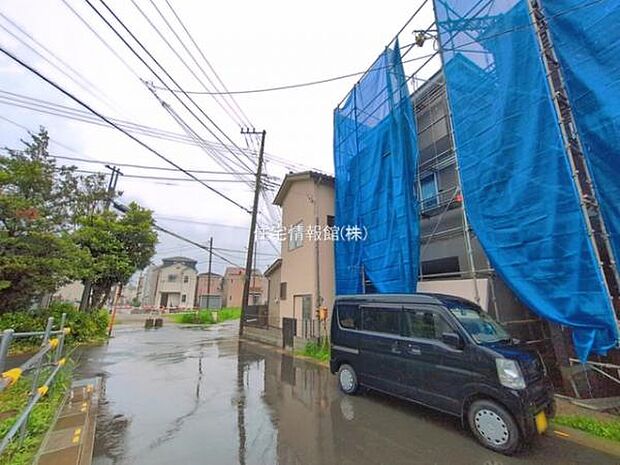 前面道路を含めた現地写真です。