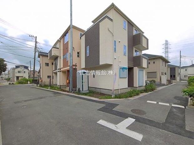 前面道路を含めた現地写真です。