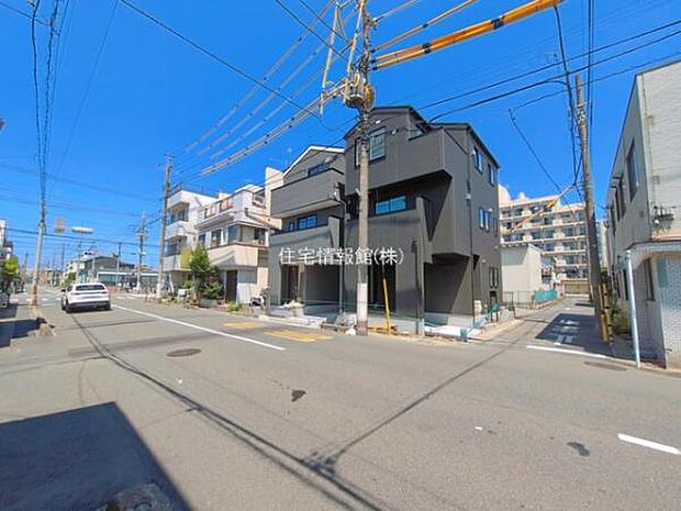 前面道路を含めた現地写真です。