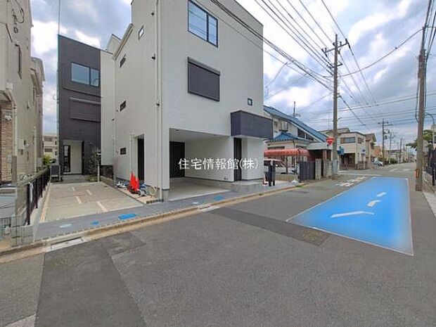 前面道路を含めた現地写真です。