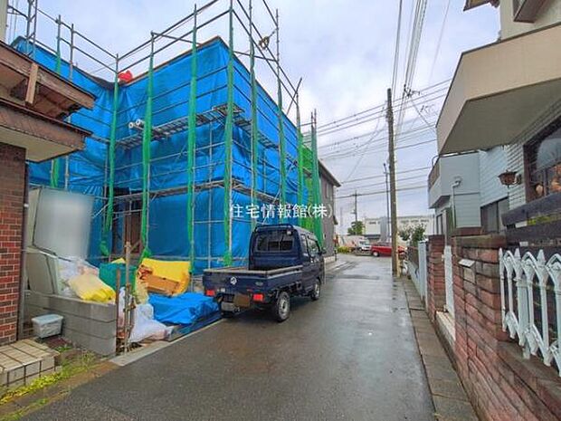 前面道路を含めた現地写真です。