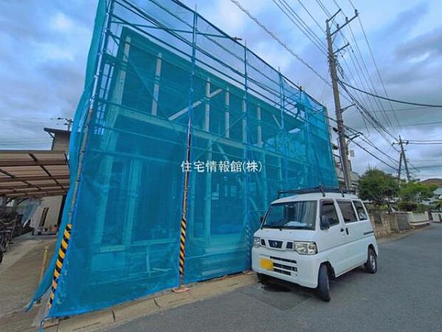 前面道路を含めた現地写真です。