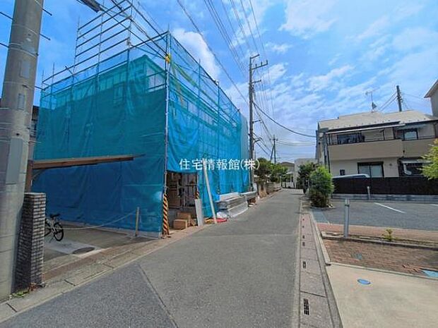 前面道路を含めた現地写真です。