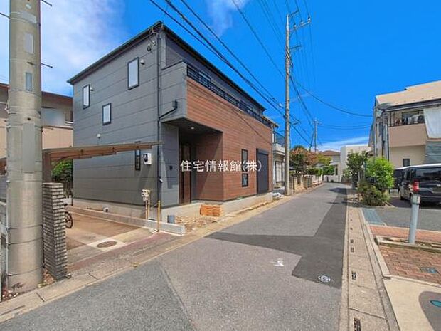 前面道路を含めた現地写真です。