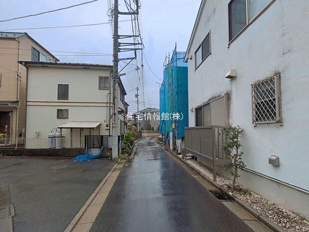 前面道路を含めた現地写真です。