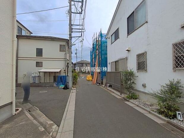 前面道路を含めた現地写真です。