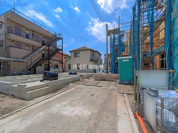前面道路を含めた現地写真です。