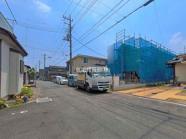 前面道路を含めた現地写真です。