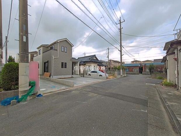 前面道路を含めた現地写真です。