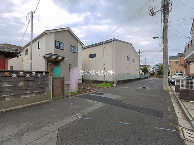 前面道路を含めた現地写真です。