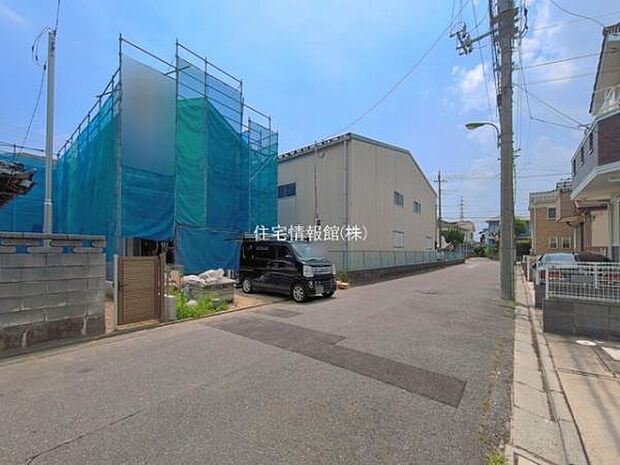 前面道路を含めた現地写真です。