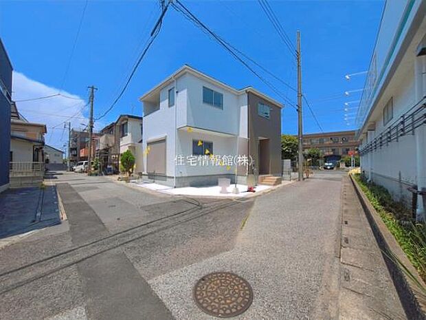 前面道路を含めた現地写真です。