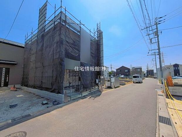 前面道路を含めた現地写真です。