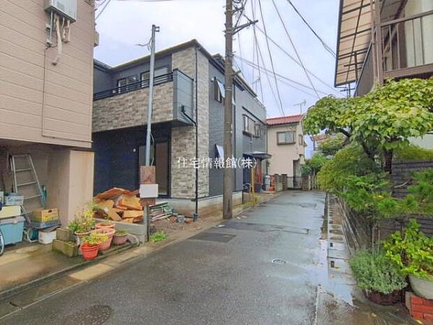 前面道路を含めた現地写真です。