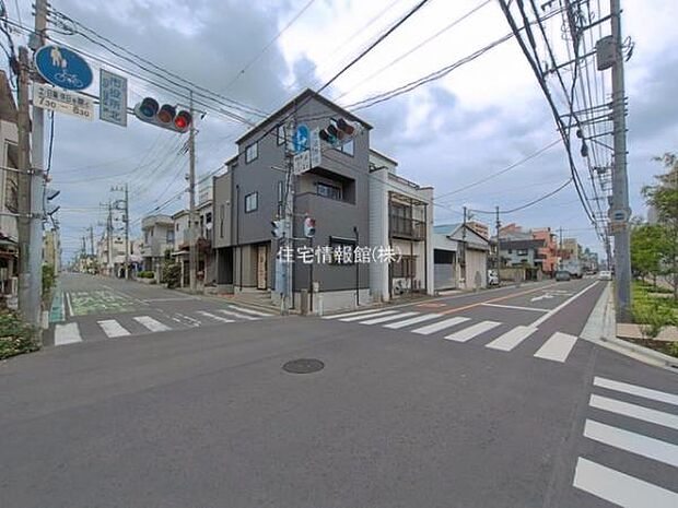 前面道路を含めた現地写真です。