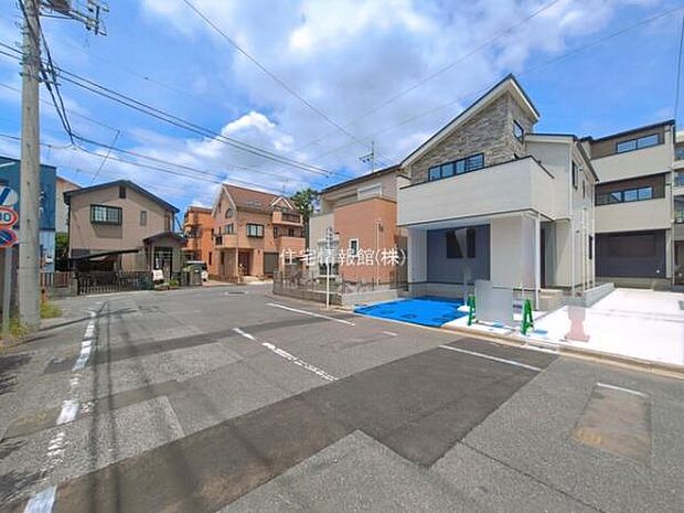 前面道路を含めた現地写真です。