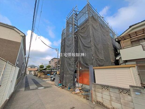 前面道路を含めた現地写真です。