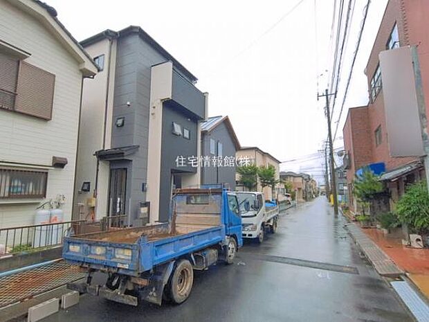 前面道路を含めた現地写真です。