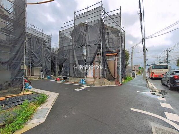 前面道路を含めた現地写真です。