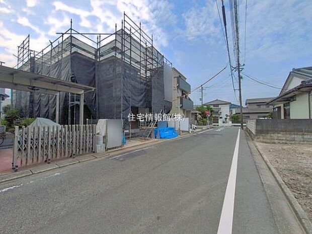 前面道路を含めた現地写真です。