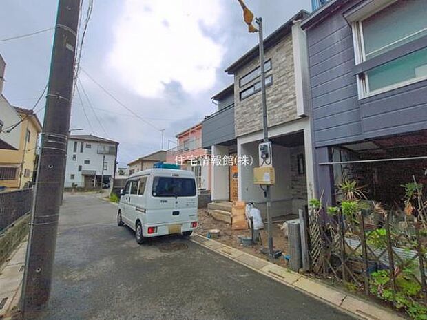 前面道路を含めた現地写真です。