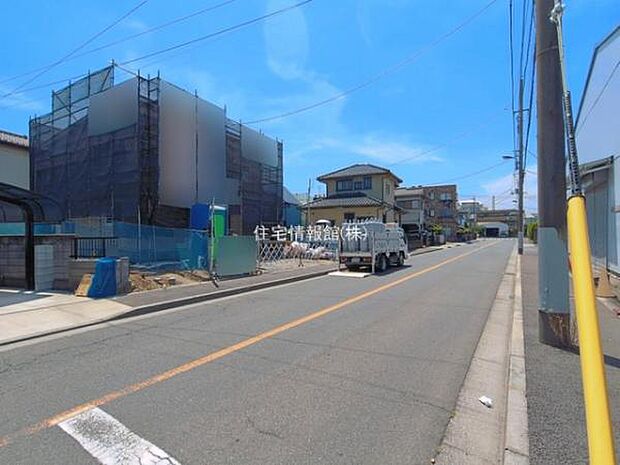 前面道路を含めた現地写真です。
