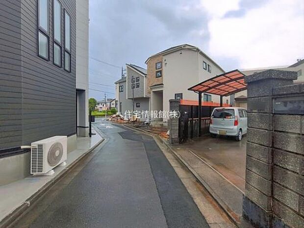 前面道路を含めた現地写真です。