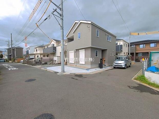 前面道路を含めた現地写真です。