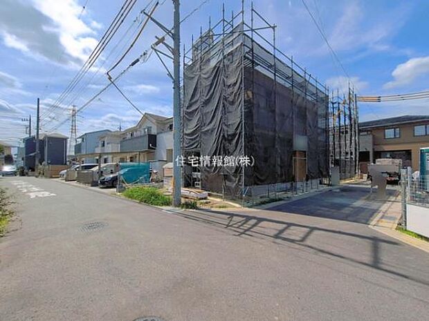 前面道路を含めた現地写真です。