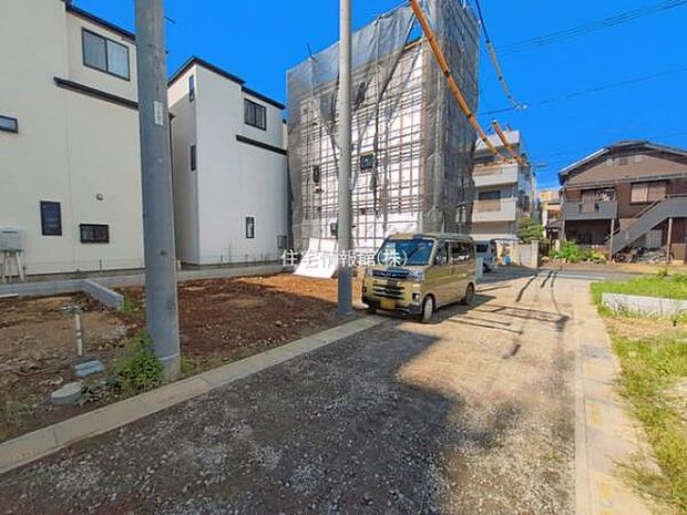 前面道路を含めた現地写真です。