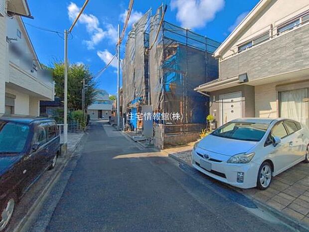 前面道路を含めた現地写真です。