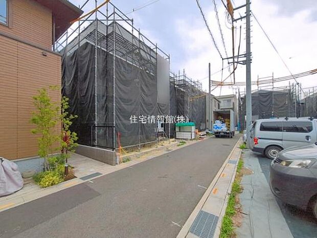 前面道路を含めた現地写真です。