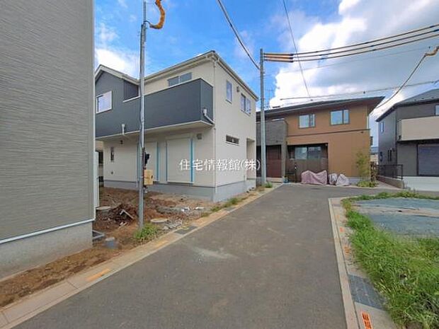 前面道路を含めた現地写真です。