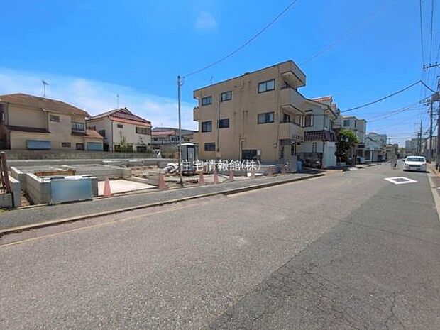 前面道路を含めた現地写真です。