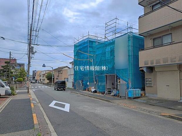 前面道路を含めた現地写真です。