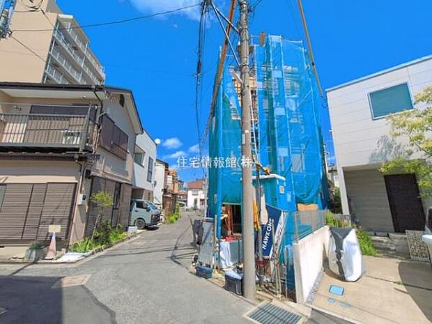 前面道路を含めた現地写真です。