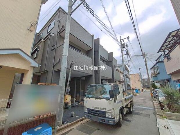 前面道路を含めた現地写真です。