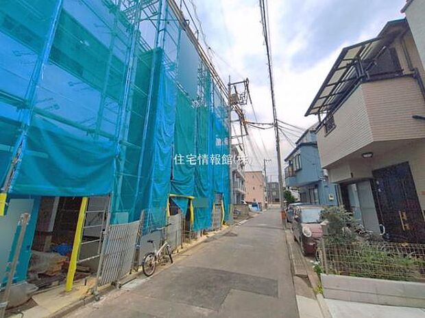 前面道路を含めた現地写真です。