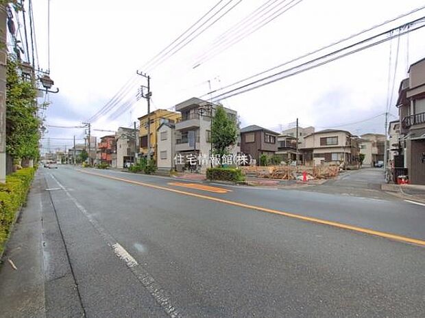 前面道路を含めた現地写真です。