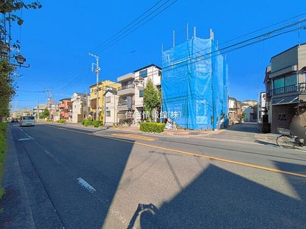 前面道路を含めた現地写真です。