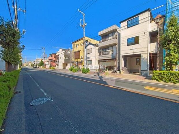 前面道路を含めた現地写真です。
