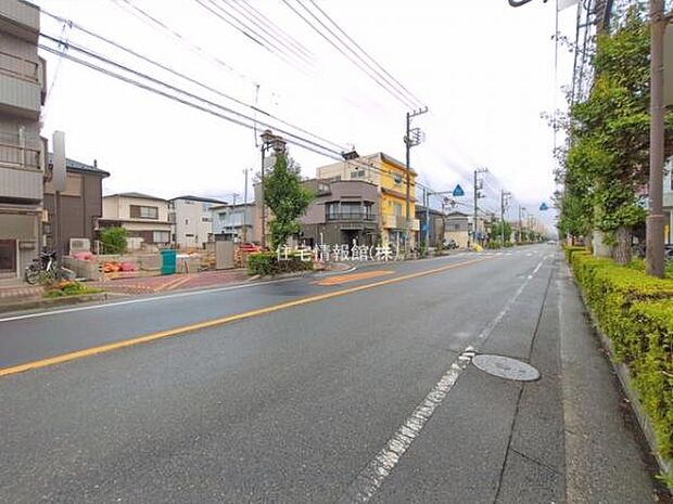 前面道路を含めた現地写真です。