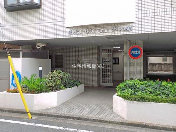 ゆったりとした印象のエントランスです。