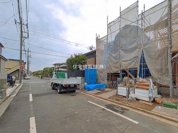 前面道路を含めた現地写真です。